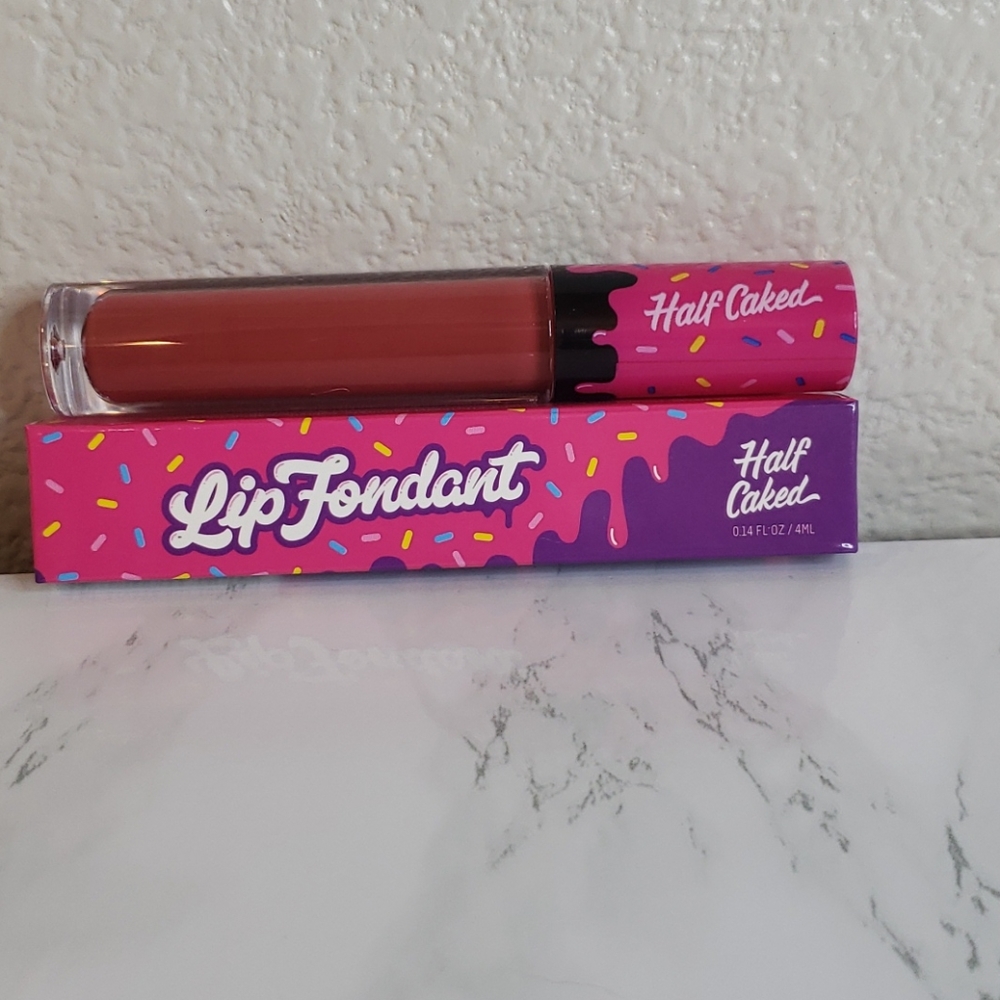 HALF CAKED LIP FONDANT Low Key